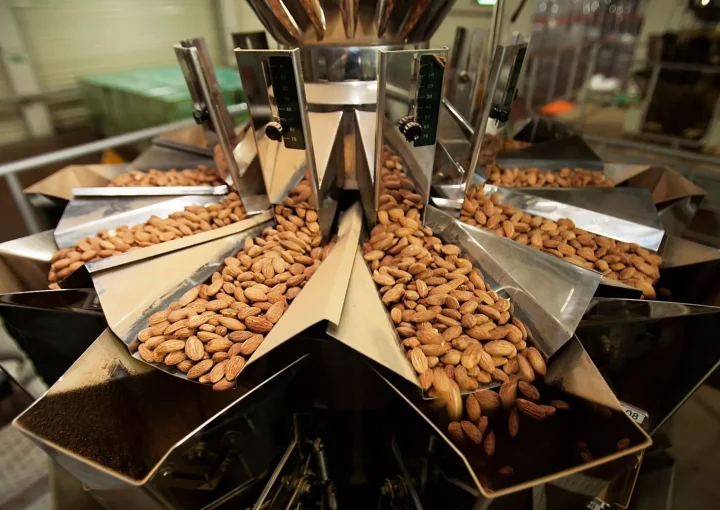 Nuts Are the Most Environmentally Friendly-Spain Almond Processing Factory Farmland Agriculture4